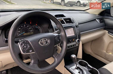 Седан Toyota Camry 2014 в Ивано-Франковске