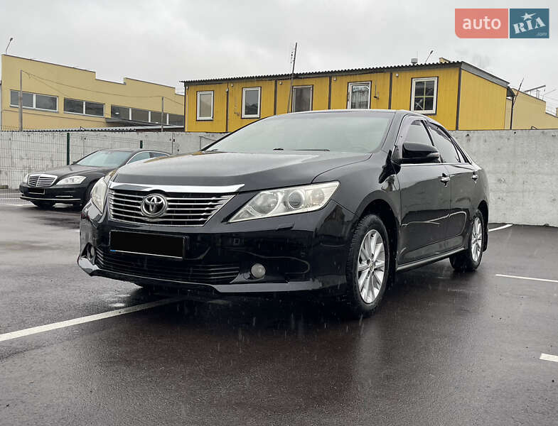 Седан Toyota Camry 2012 в Києві