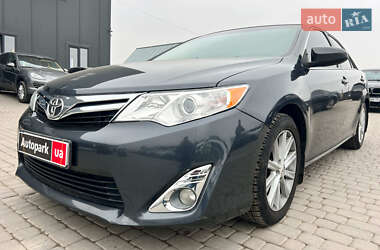 Седан Toyota Camry 2013 в Львове