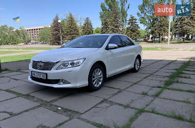 Седан Toyota Camry 2013 в Кривому Розі