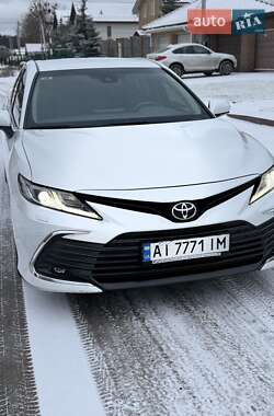 Седан Toyota Camry 2021 в Киеве