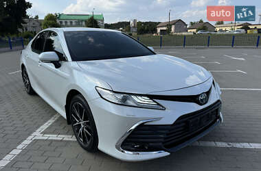 Седан Toyota Camry 2021 в Нововолинську