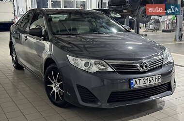 Седан Toyota Camry 2014 в Івано-Франківську