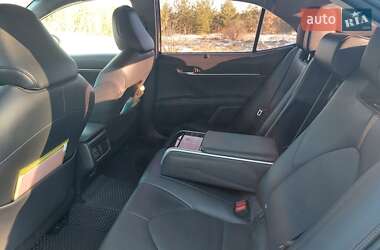 Седан Toyota Camry 2018 в Киеве