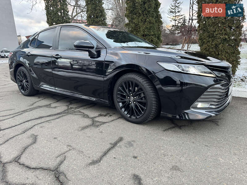 Седан Toyota Camry 2020 в Києві