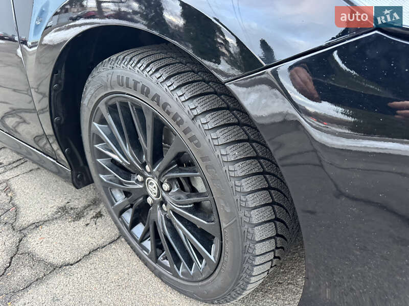 Седан Toyota Camry 2020 в Києві