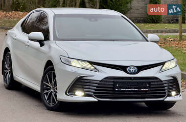 Седан Toyota Camry 2024 в Рівному