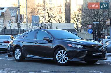 Седан Toyota Camry 2018 в Києві