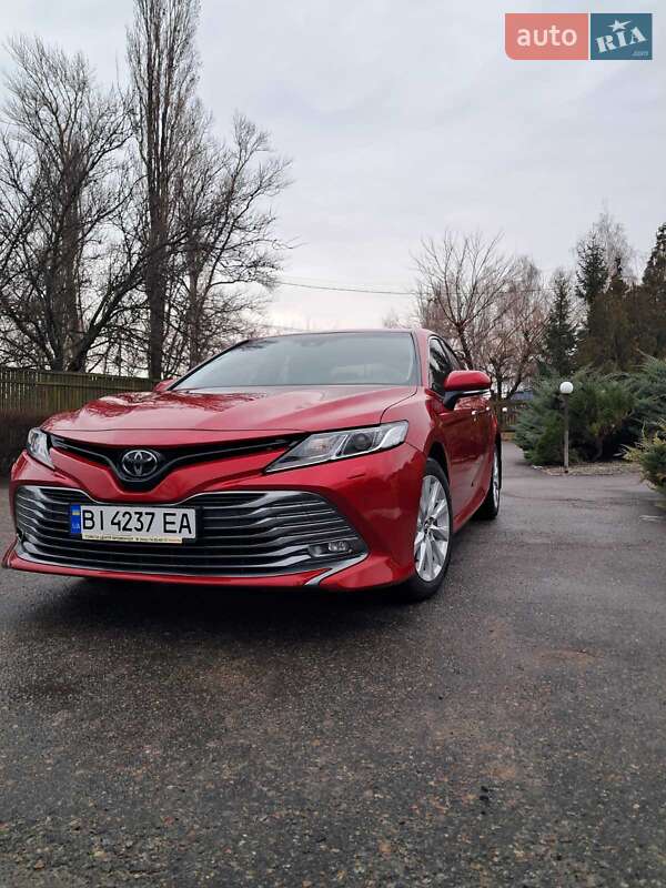 Седан Toyota Camry 2019 в Кременчуге