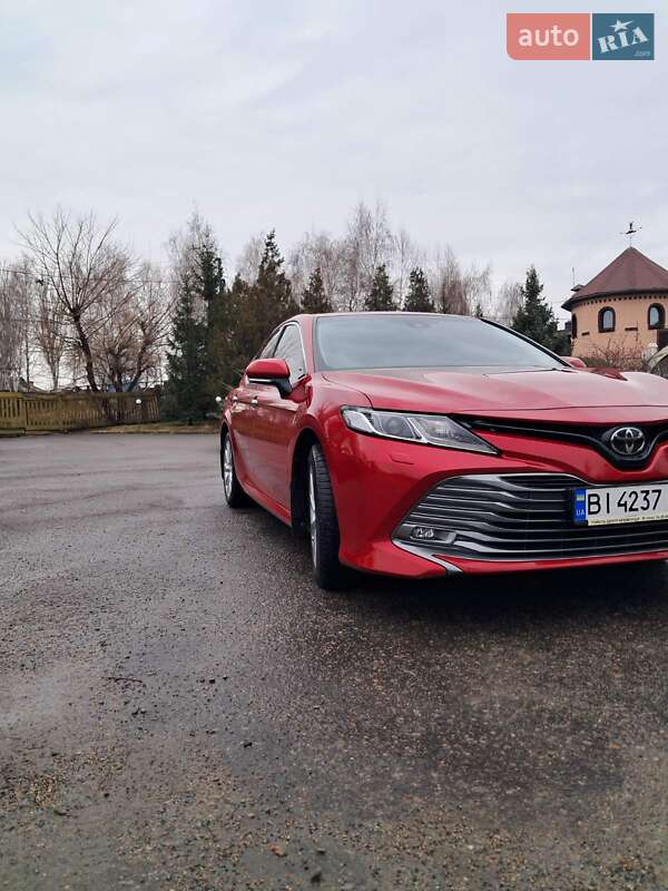 Седан Toyota Camry 2019 в Кременчуге