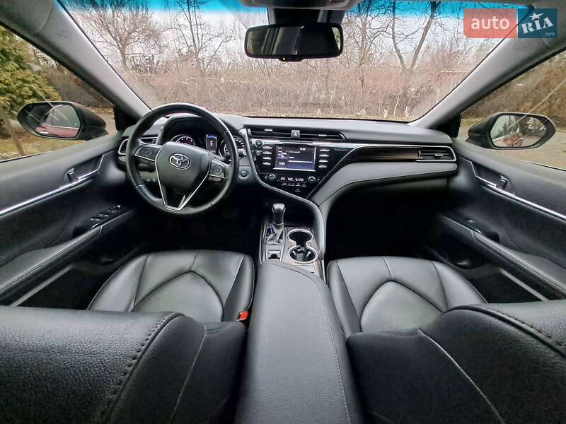 Седан Toyota Camry 2019 в Кременчуге