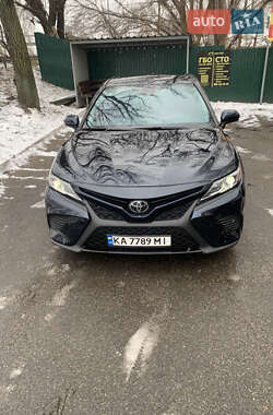 Седан Toyota Camry 2020 в Києві