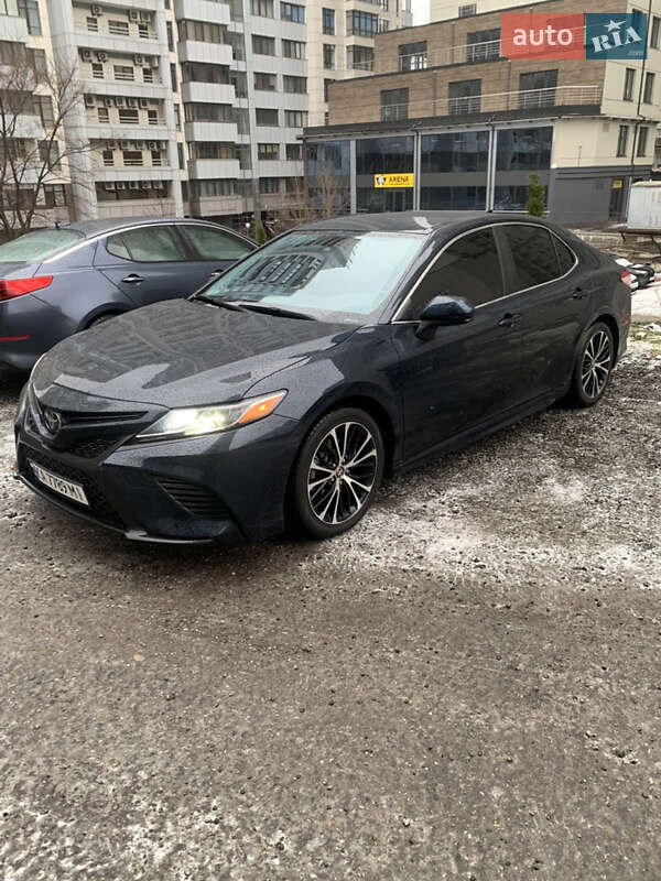 Седан Toyota Camry 2020 в Києві