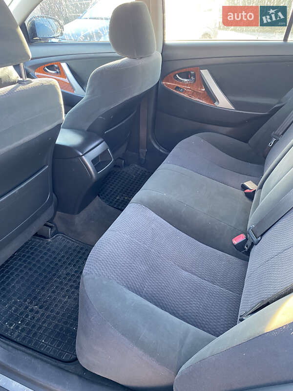 Седан Toyota Camry 2009 в Рівному