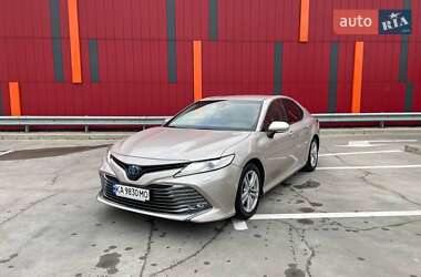 Седан Toyota Camry 2019 в Києві