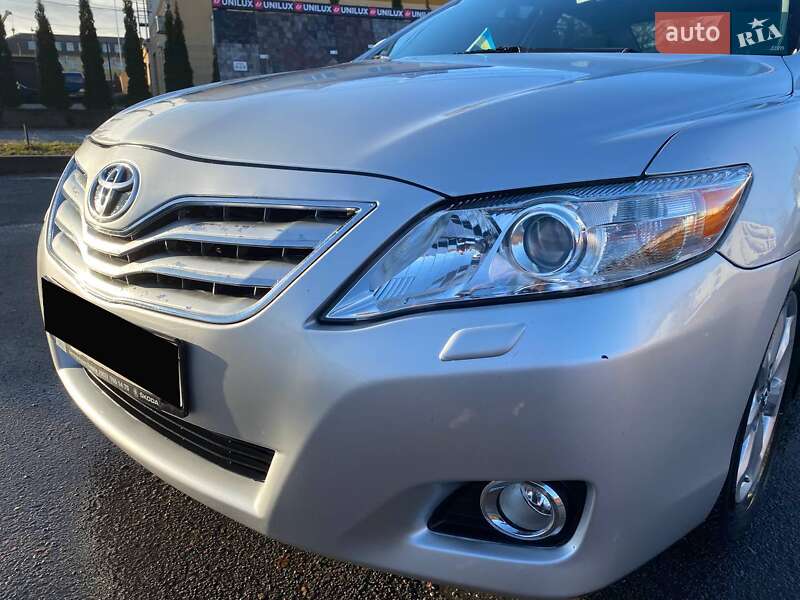 Седан Toyota Camry 2009 в Рівному