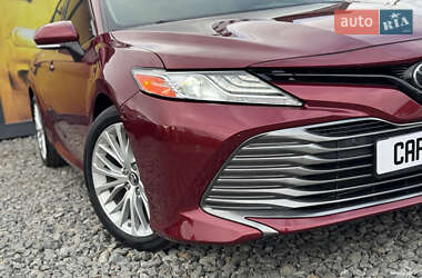 Седан Toyota Camry 2018 в Стрые