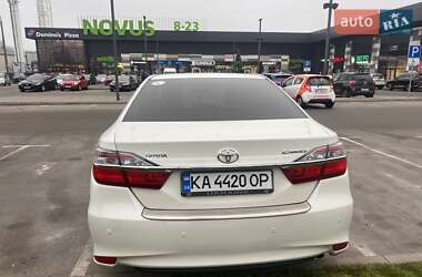 Седан Toyota Camry 2016 в Києві