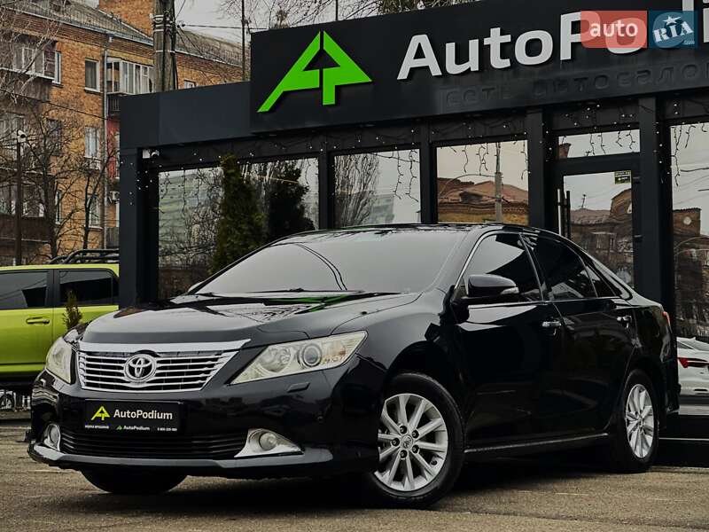 Седан Toyota Camry 2011 в Києві