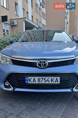 Седан Toyota Camry 2016 в Києві