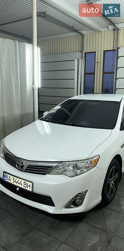 Седан Toyota Camry 2011 в Кропивницком