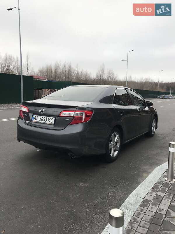 Седан Toyota Camry 2013 в Киеве