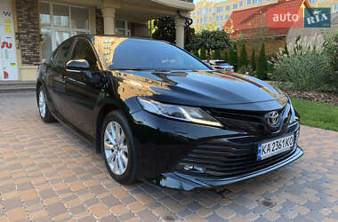 Седан Toyota Camry 2019 в Києві