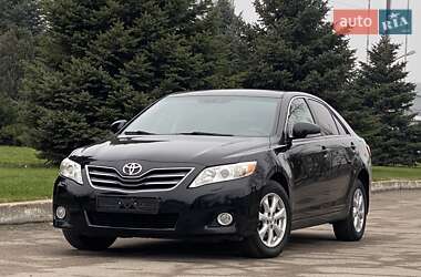 Седан Toyota Camry 2011 в Дніпрі