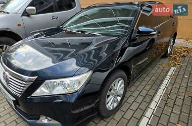 Седан Toyota Camry 2013 в Києві