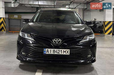 Седан Toyota Camry 2019 в Києві