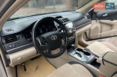 Седан Toyota Camry 2013 в Києві