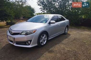 Седан Toyota Camry 2013 в Дніпрі