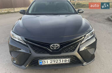 Седан Toyota Camry 2018 в Миргороде