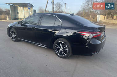 Седан Toyota Camry 2018 в Миргороде