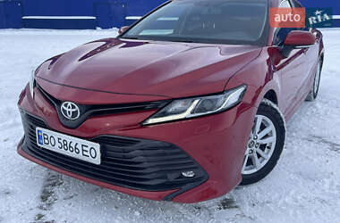 Седан Toyota Camry 2018 в Тернополе