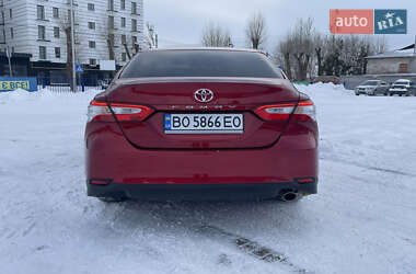 Седан Toyota Camry 2018 в Тернополе