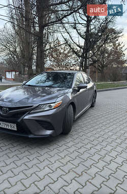 Седан Toyota Camry 2018 в Звягеле