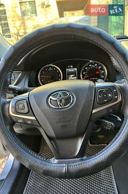 Седан Toyota Camry 2017 в Ужгороді