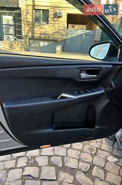 Седан Toyota Camry 2017 в Ужгороді
