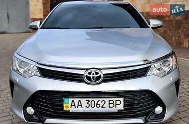 Седан Toyota Camry 2016 в Києві