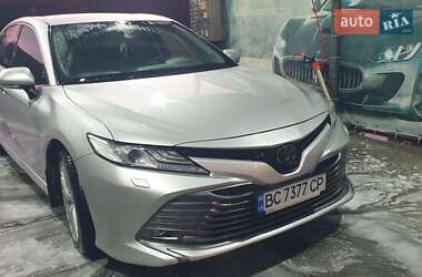 Седан Toyota Camry 2018 в Львове