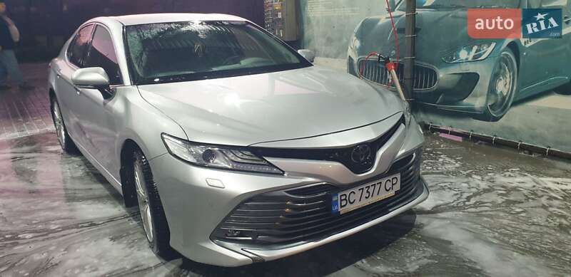 Седан Toyota Camry 2018 в Львові