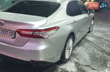 Седан Toyota Camry 2018 в Львове