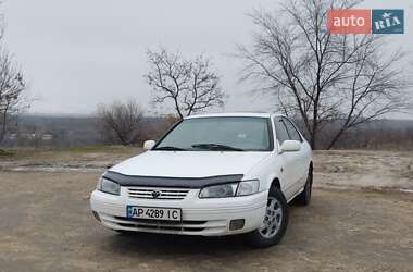 Седан Toyota Camry 2000 в Запоріжжі