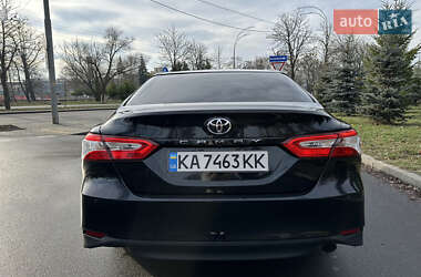 Седан Toyota Camry 2019 в Киеве