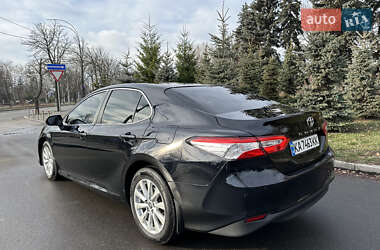 Седан Toyota Camry 2019 в Киеве