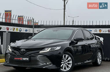 Седан Toyota Camry 2018 в Киеве