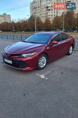 Седан Toyota Camry 2019 в Харькове