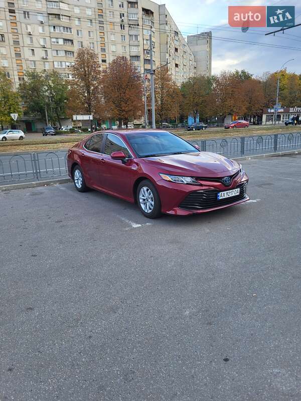 Седан Toyota Camry 2019 в Харькове