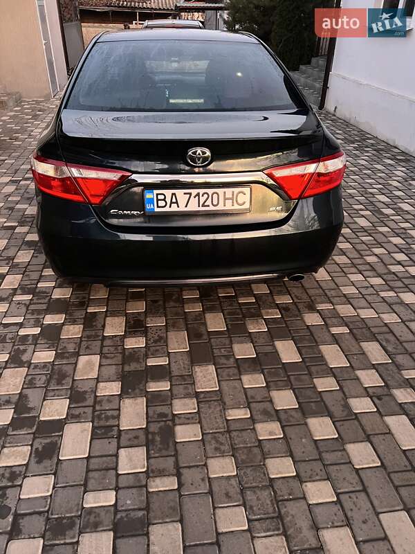 Седан Toyota Camry 2015 в Гайвороні